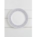 الأطباق المدورة من السيراميك ذات اللون الأبيض والتصميم البسيط كما أنها مزينة بخطوط ونقاط باللون الأزرق
