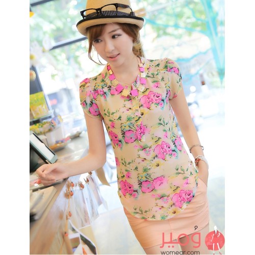 تيشرت جذاب أكمام قصيرة مزين بطبعات زهور تغطى كامل التصميم 