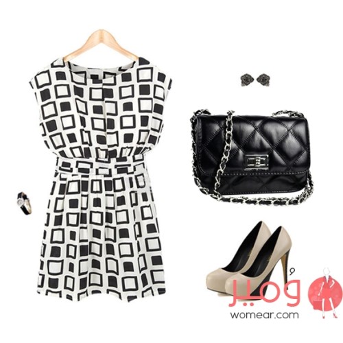 فستان  قصير من الشيفون مزين بطبعات نقوش على كامل  التصميم