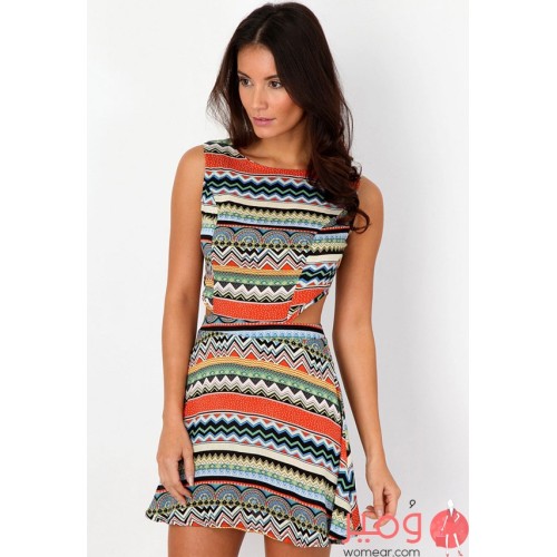 فستان صيفى قصير وأنيق أكمام عارية مزين بطبعات نقوش على كامل التصميم 