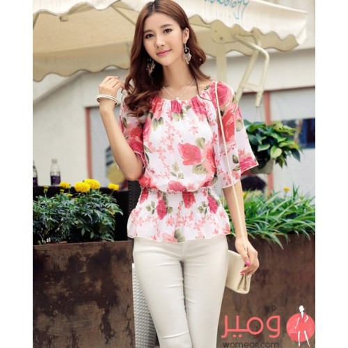 بلوزة صيفىة أنيقة وجذابة أكمام قصيرة مزينة بطبعات زهور تغطى كامل التصميم 