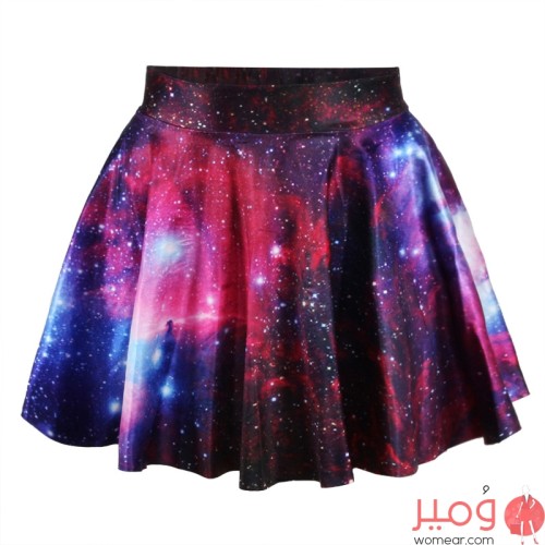 تنورة قصيرة واسعة مزينة بطبعات زهور تغطى كامل التصميم 