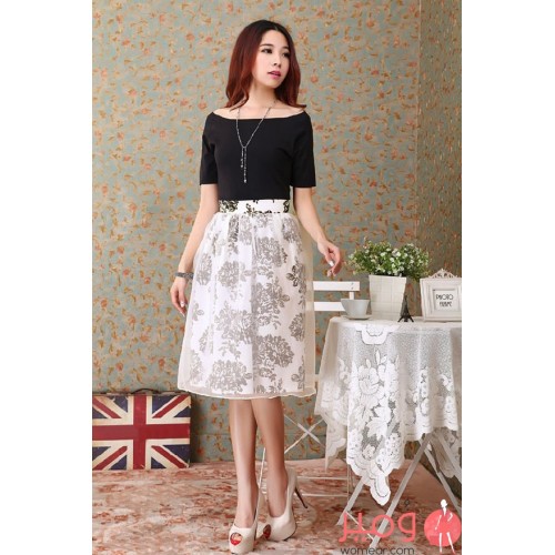 تنورة واسعة قصيرة مزينة بطبعات نقوش  