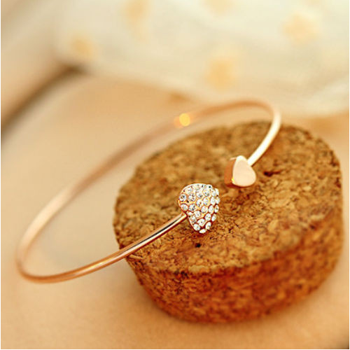 سوار بشكل قلب 