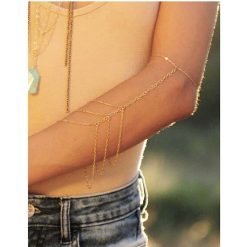 سلسلة جميلة لتزين اليد