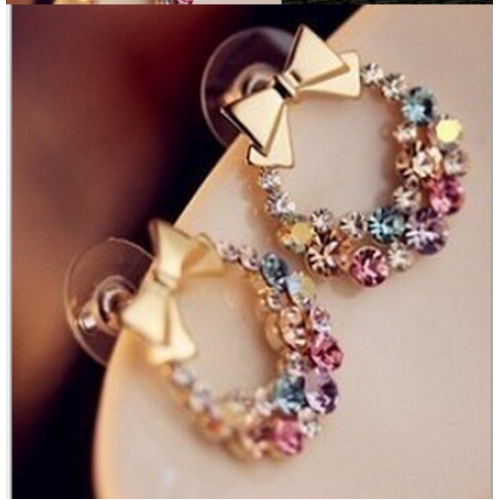 أقراط للأذن مزينة بحجر الراين