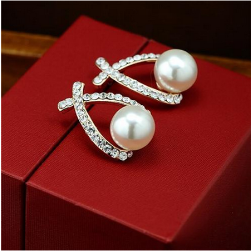 أقراط دبوسية مزينة بالكريستال 