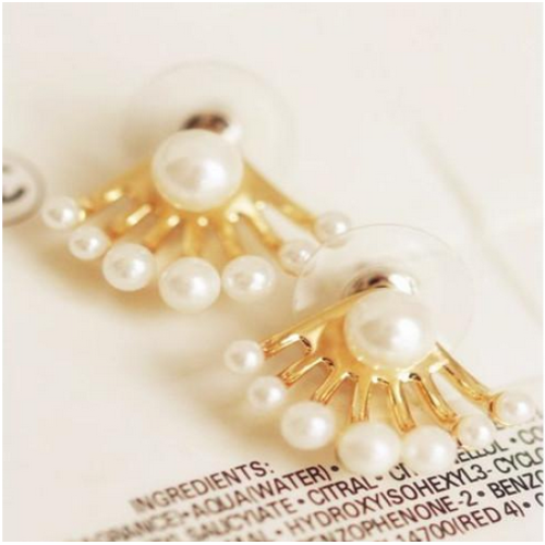 أقراط رائعة مزينة بحبات اللؤلؤ