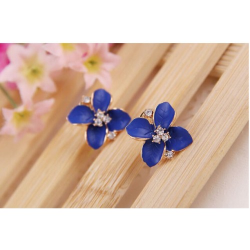 أقراط راقية للأذن