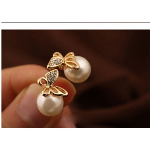 أقراط من حبات اللؤلؤ الجميلة