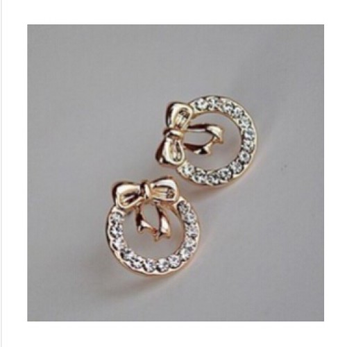 أقراط دائرية للأذن