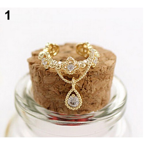 أقراط جميلة مزينة بحجر الراين