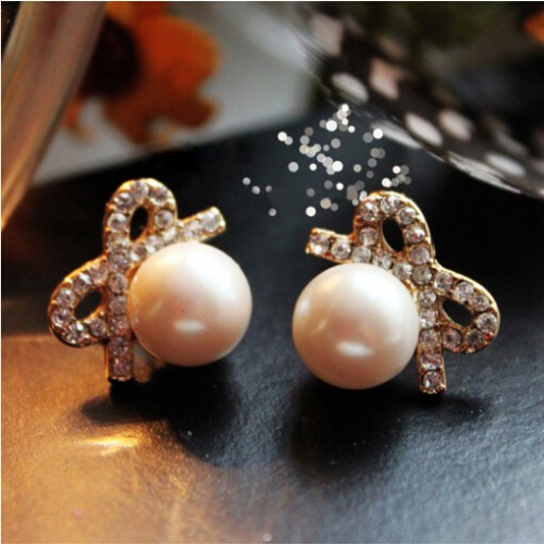 أقراط للأذن من الكريستال