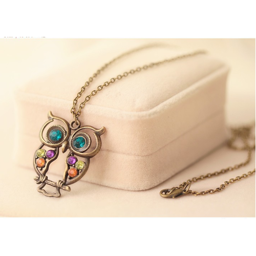 قلادة جميلة بشكل البومة