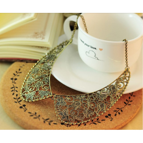 قلادة رائعة بتصميم الزهور