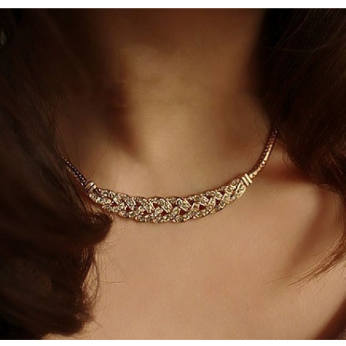 قلادة ناعمة بتصميم جميل