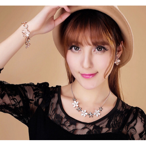 قلادة كريستال فاخرة للزفاف