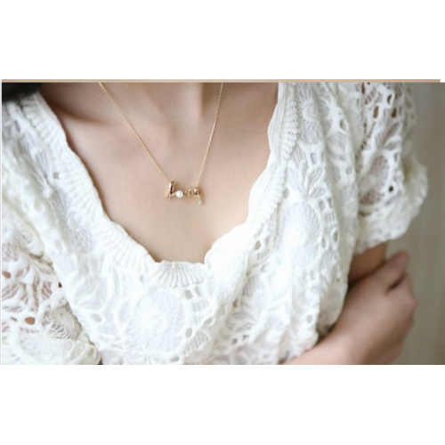 قلادة أنيقة بكتابة 