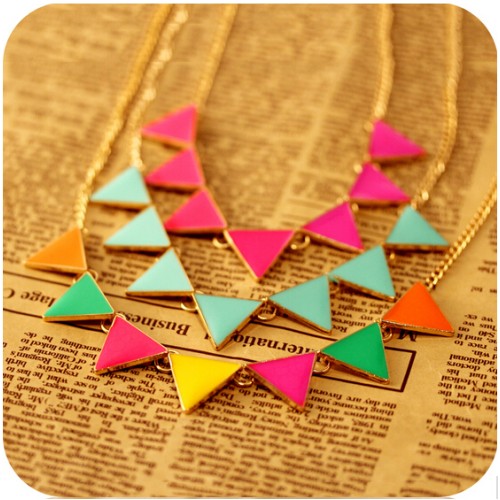 عقد بشكل مثلث عدة طبقات