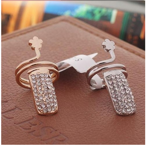 خاتم مزين بالكريستال 