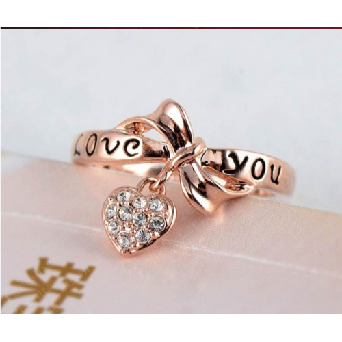 خاتم مزين بالكريستال 