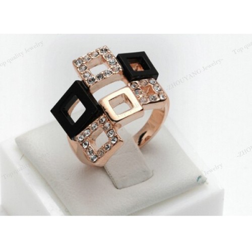 خاتم بشكل مربعات 