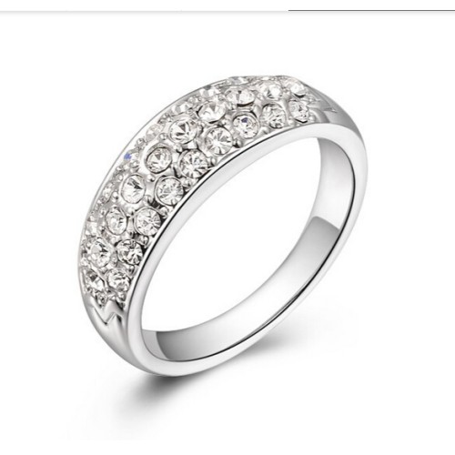 خاتم مزين بالكريستال 