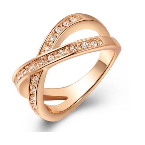 خاتم مزين بالكريستال 