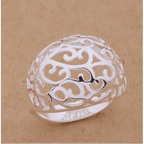 خاتم فضي مفرغ بشكل مميز