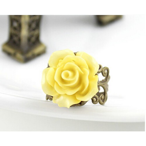 خاتم على شكل وردة  