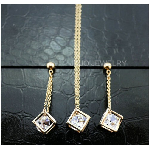 طقم (عقد بقلادة وأقراط طويلة دبوسية)شيك