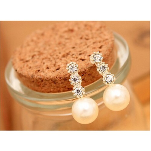 أقراط متدلية للأذن